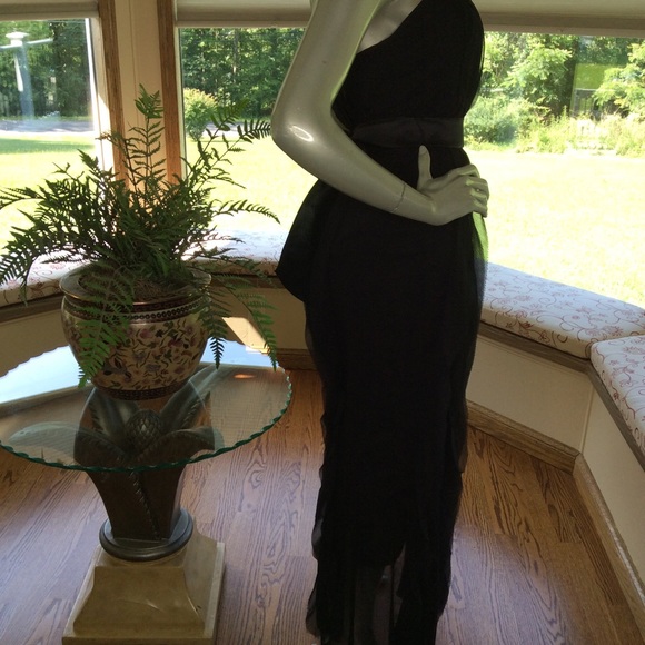 White by Vera Wang ruffle strapless gown size 0 - Picture 4 of 7